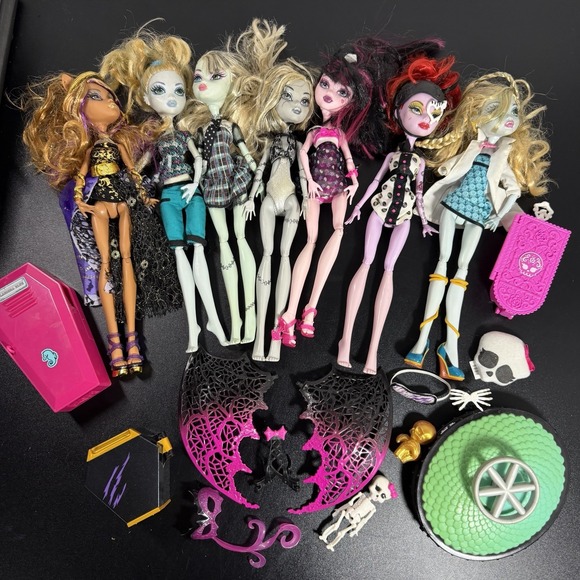 Lot of 7 Monster High Dolls Clothes Accessories 2008-2011 Mattel G1 - Picture 1 of 12